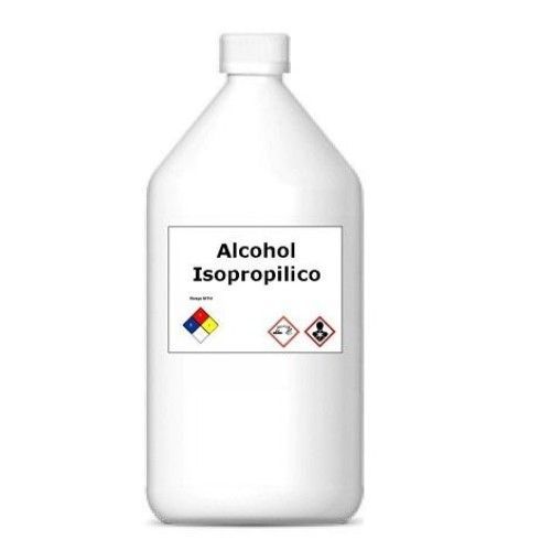 Botella blanca de alcohol isopropílico con etiqueta.