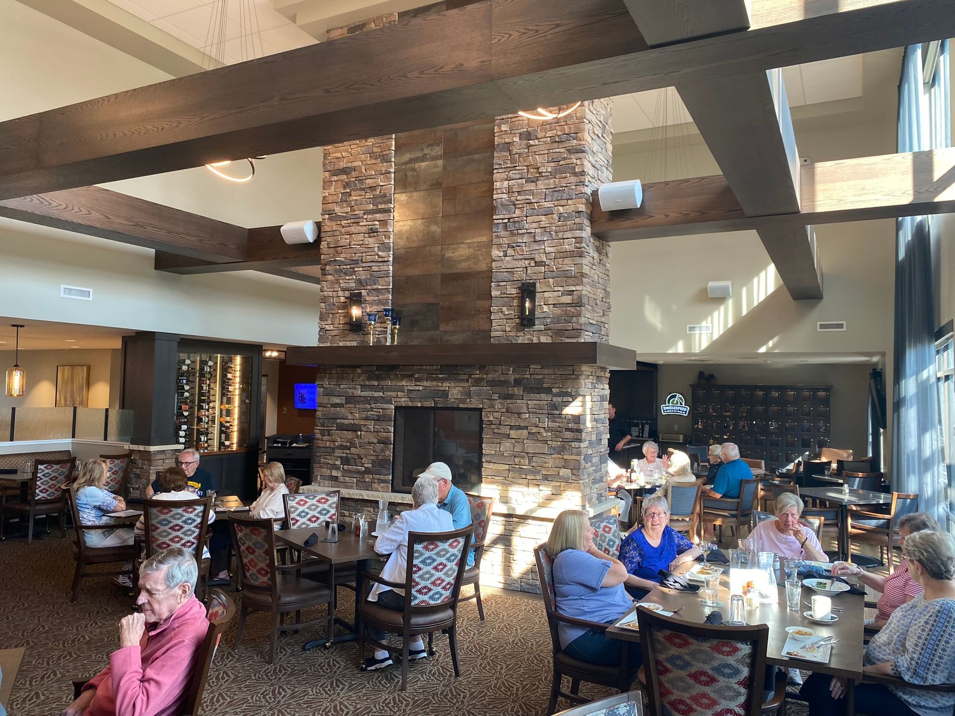 group of residents eating dinner in the 600 Park Lane Restaurant at Village Terrace
