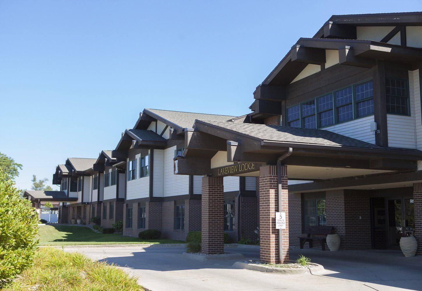 Entrance view of Lakeview Lodge Assisted Living at Friendship Village