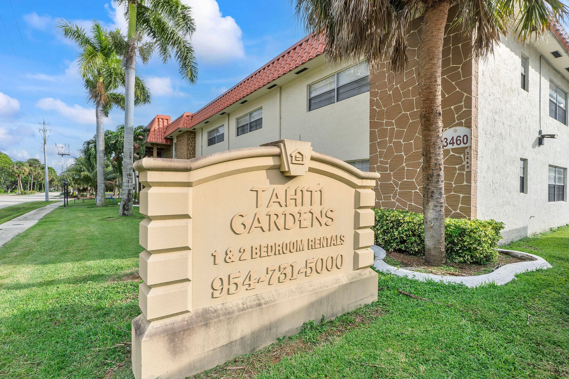 A building with a sign in front of it that says tarot gardens