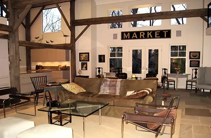 A living room with a sign on the wall that says market