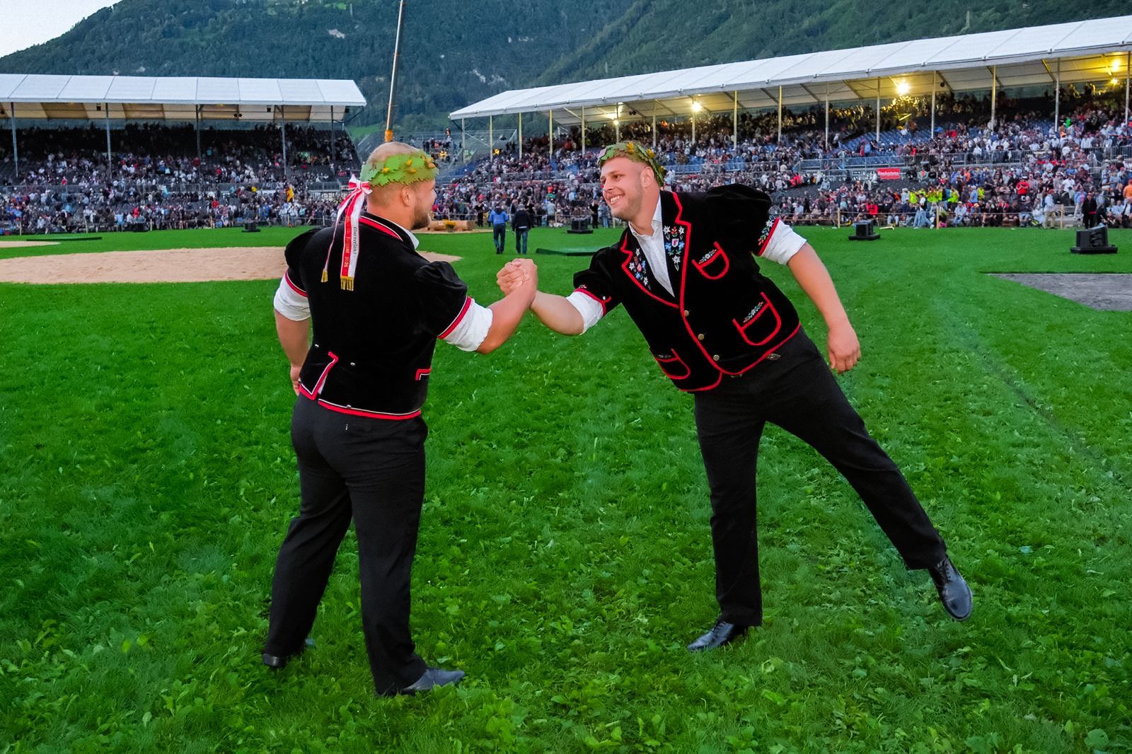 Adrian Odermatt mit ESAF Kranz bei der Siegerehrung