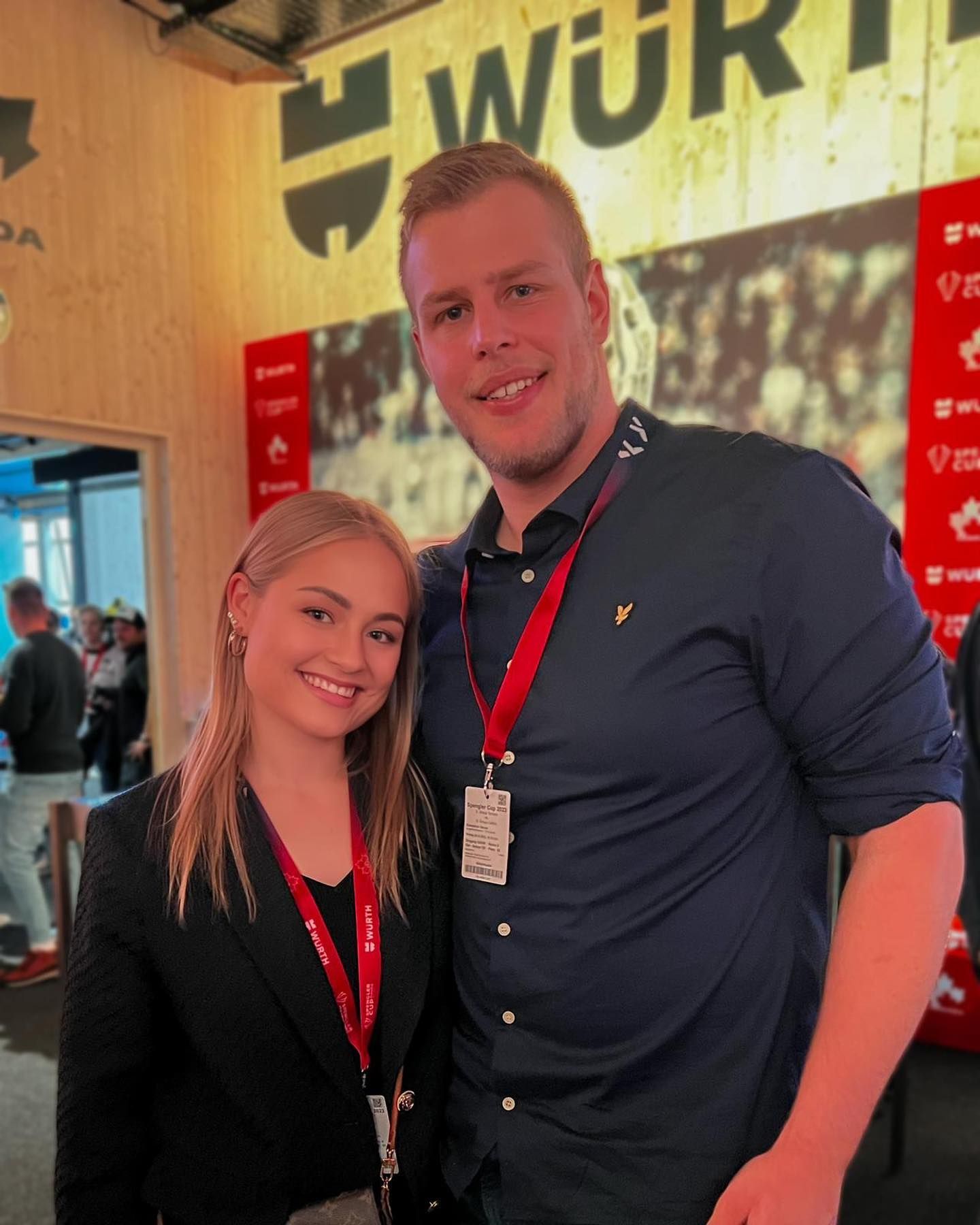 Adrian Odermatt mit Freundin Anna am Spengler Cup