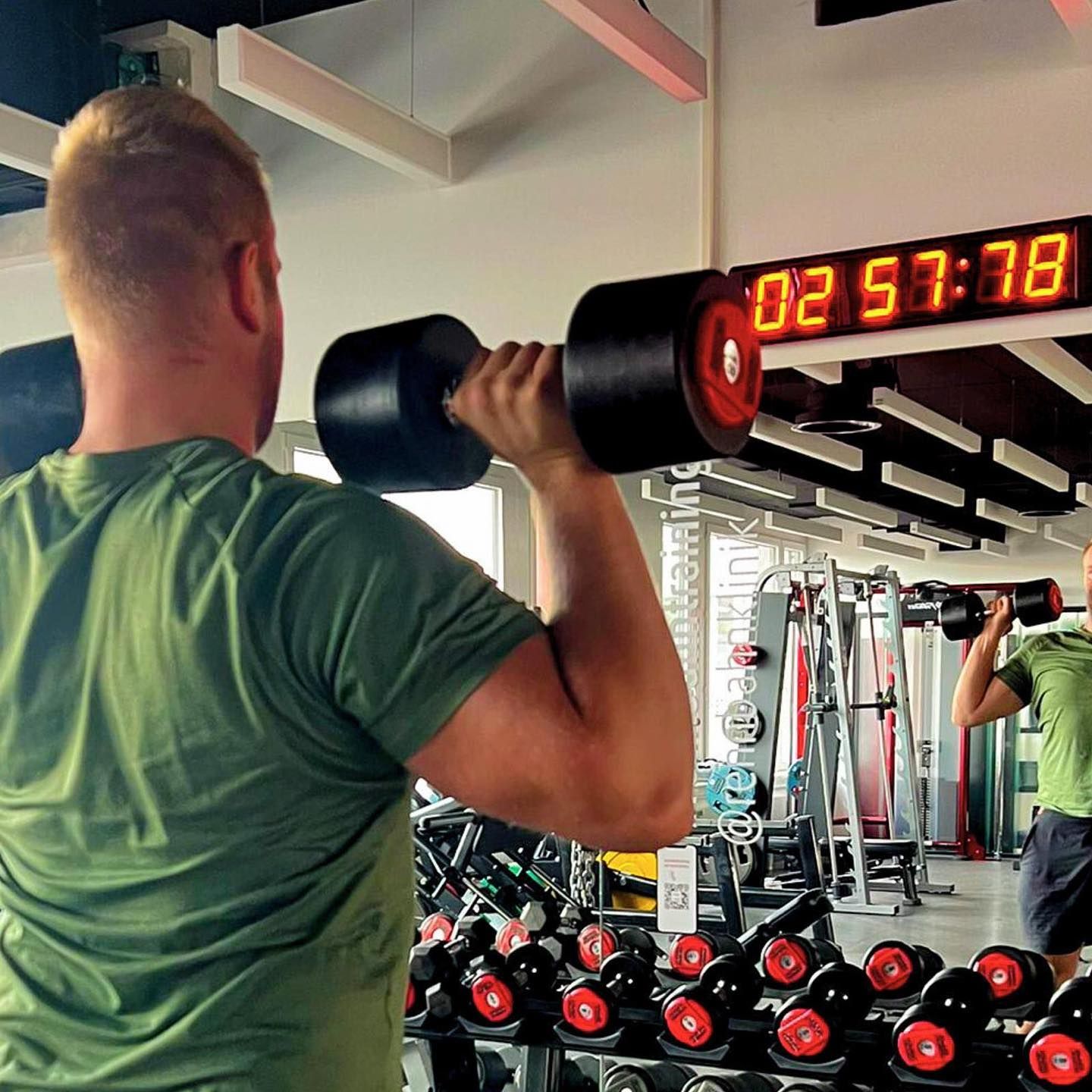 Adrian Odermatt beim Krafttraining