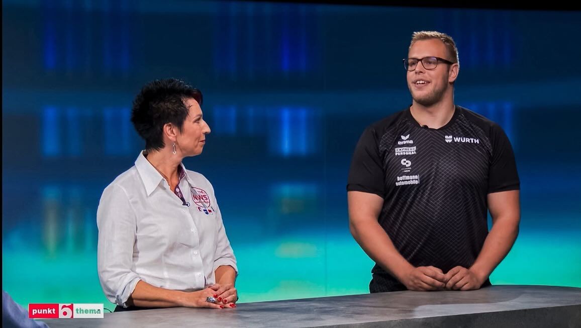 Adrian Odermatt bei einem Auftritt vor der Kamera