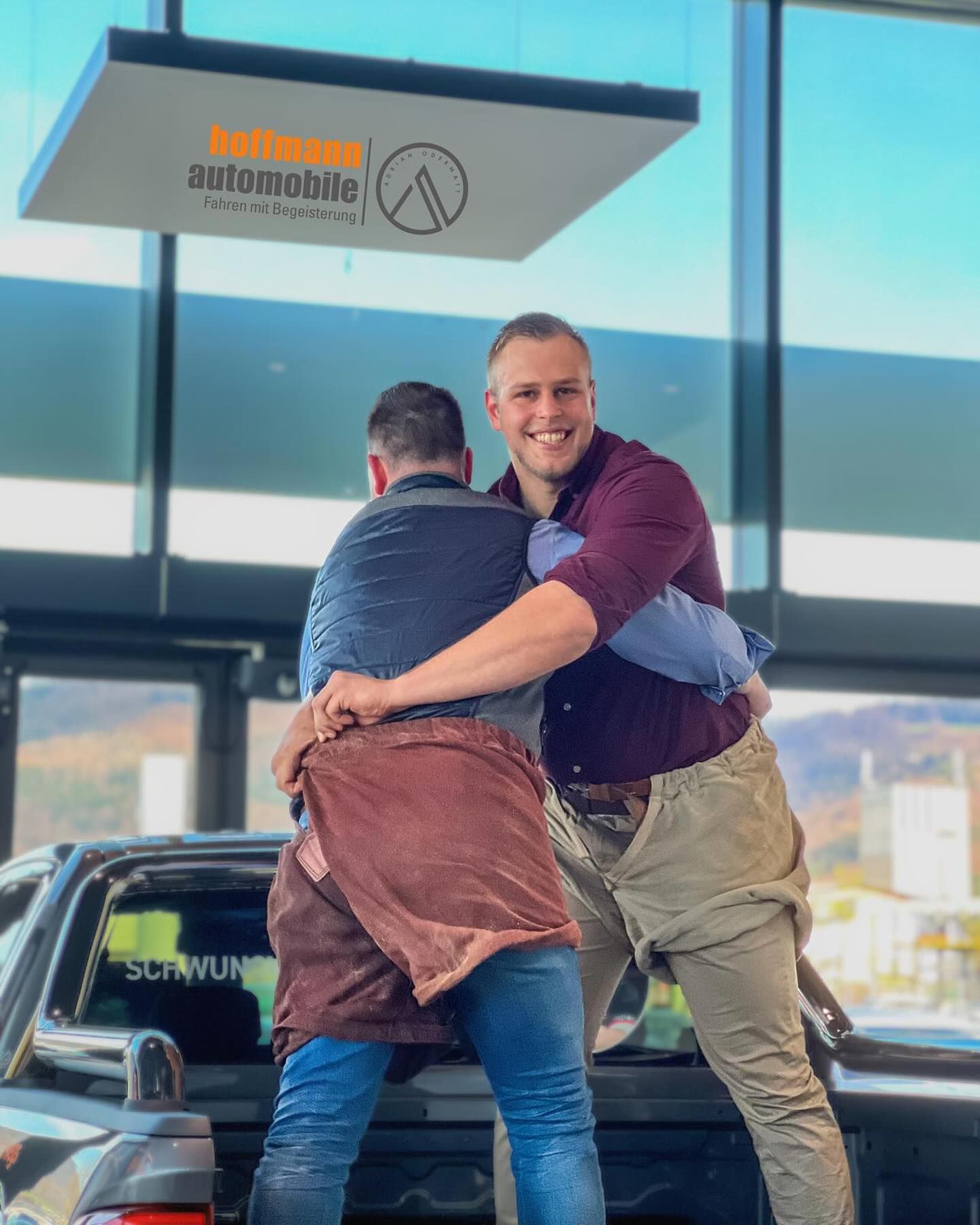Adrian Odermatt mit seinem Fahrzeug von hoffmann automobile ag