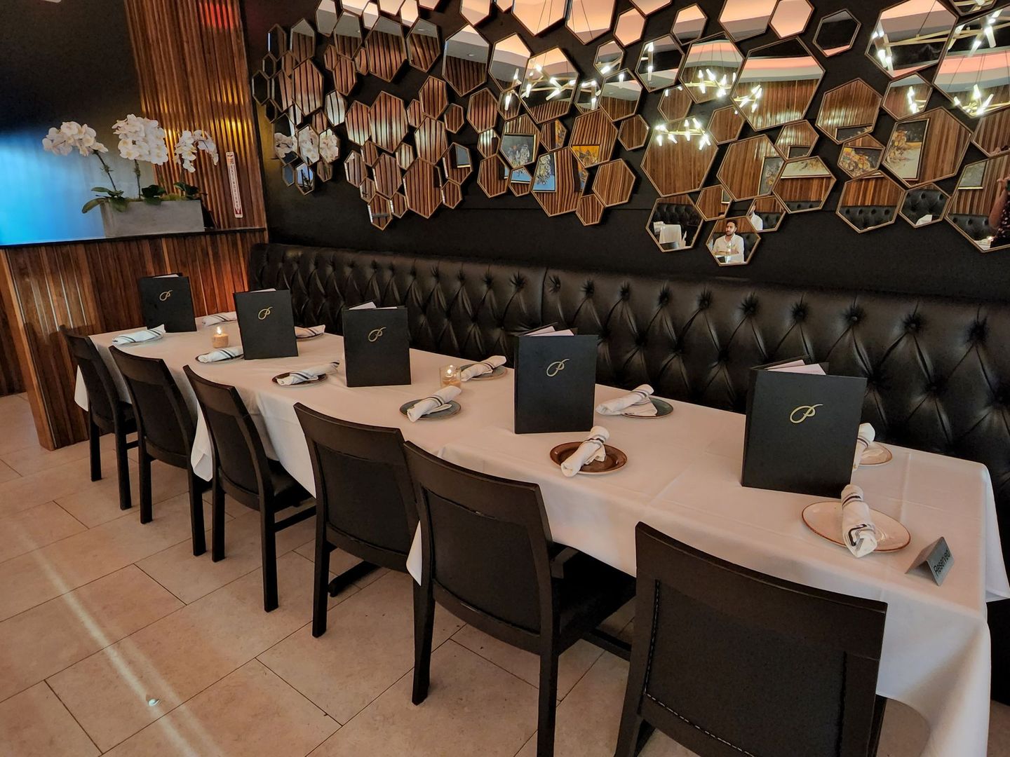 Pardis dining room ready for the dinner rush