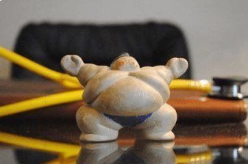 soprammobile a forma di lottatore di sumo