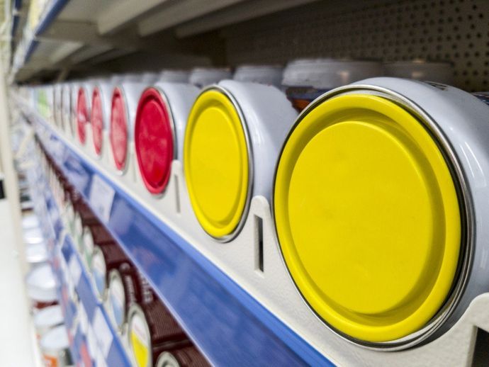assortimento di vernici per edilizia