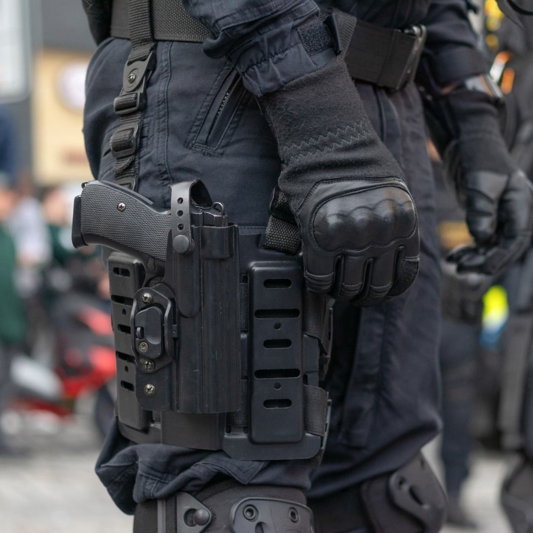 riot in police gear
