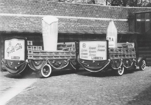 Vrachtwagens klaar voor de jaarlijkse handelsbeurs