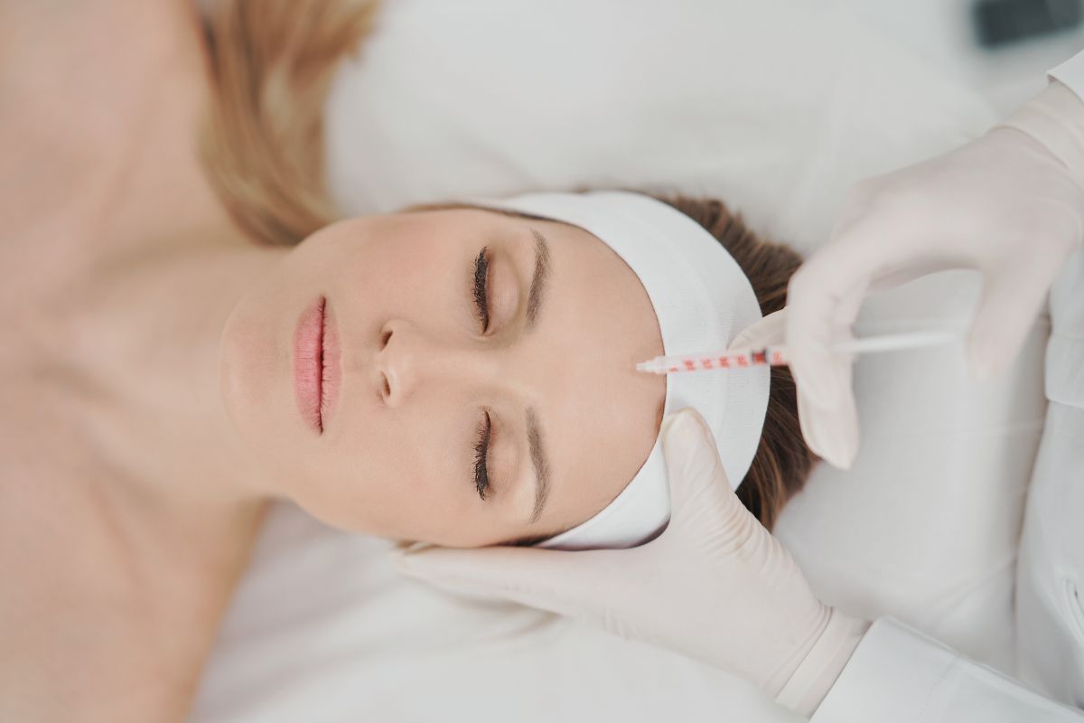 Descubra os benefícios e aplicações da toxina botulínica, o procedimento estético mais renomado mundialmente para rejuvenescimento facial e tratamentos funcionais.
