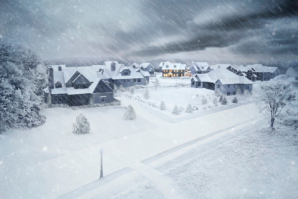 Un quartier résidentiel sous une épaisse couche de neige hivernale, avec plusieurs maisons recouvertes de neige sur un ciel sombre et nuageux.