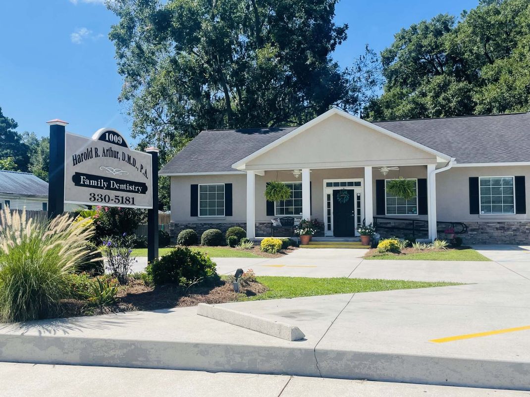 Building of business — Live Oak, FL — Harold R Arthur D.M.D., P.A. Family Dentistry