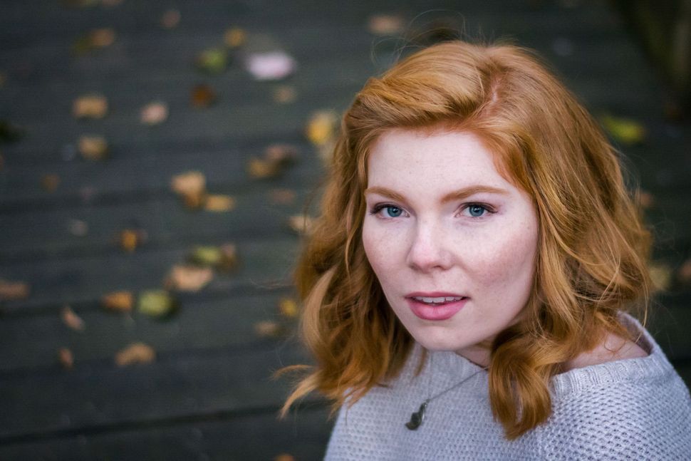 Headshot of Berti Lee - Owner of Berti Lee Creative