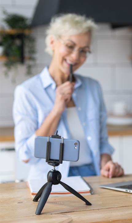 Woman Meeting with a HomeBodies Health Coach for Maximum Health and Wellness