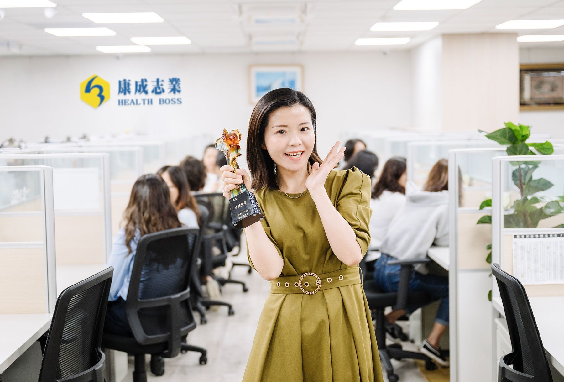 尹婧熹在「康成志業保健電銷」活出最自信美好的自己。

