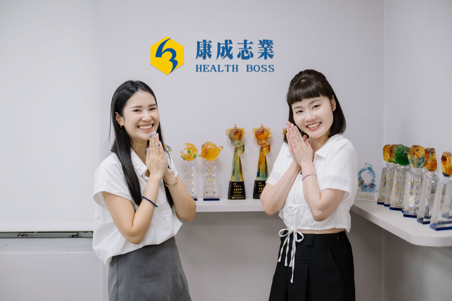 資深電銷蔡佩倫表示，以最友善消費模式與優質產品，深獲消費者喜愛與信任，因此能達成出色業績。
