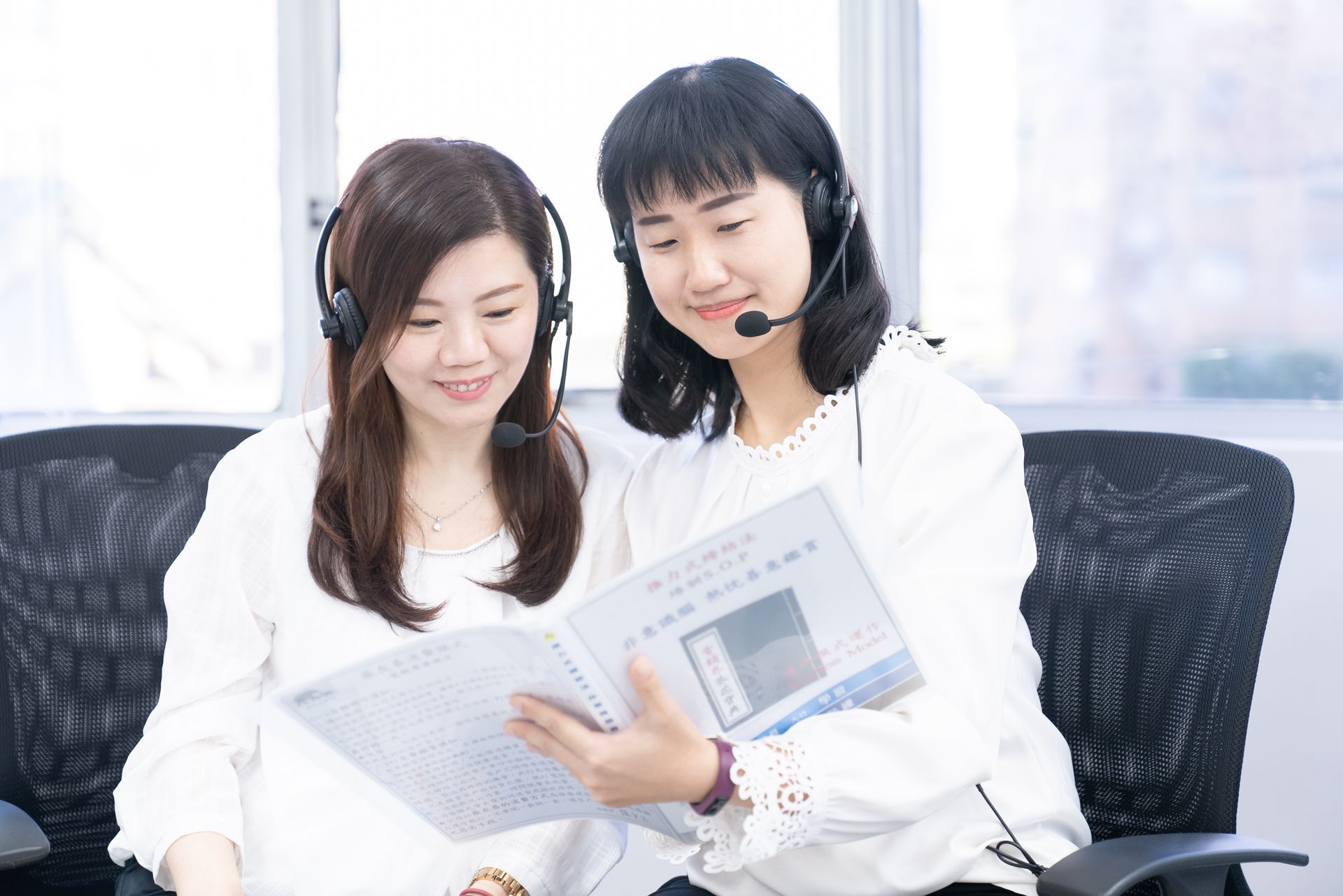 康成志業保健電銷注重培養親和力，有陪練老師協助聽Call、調Call，讓電銷人員持續學習成長。