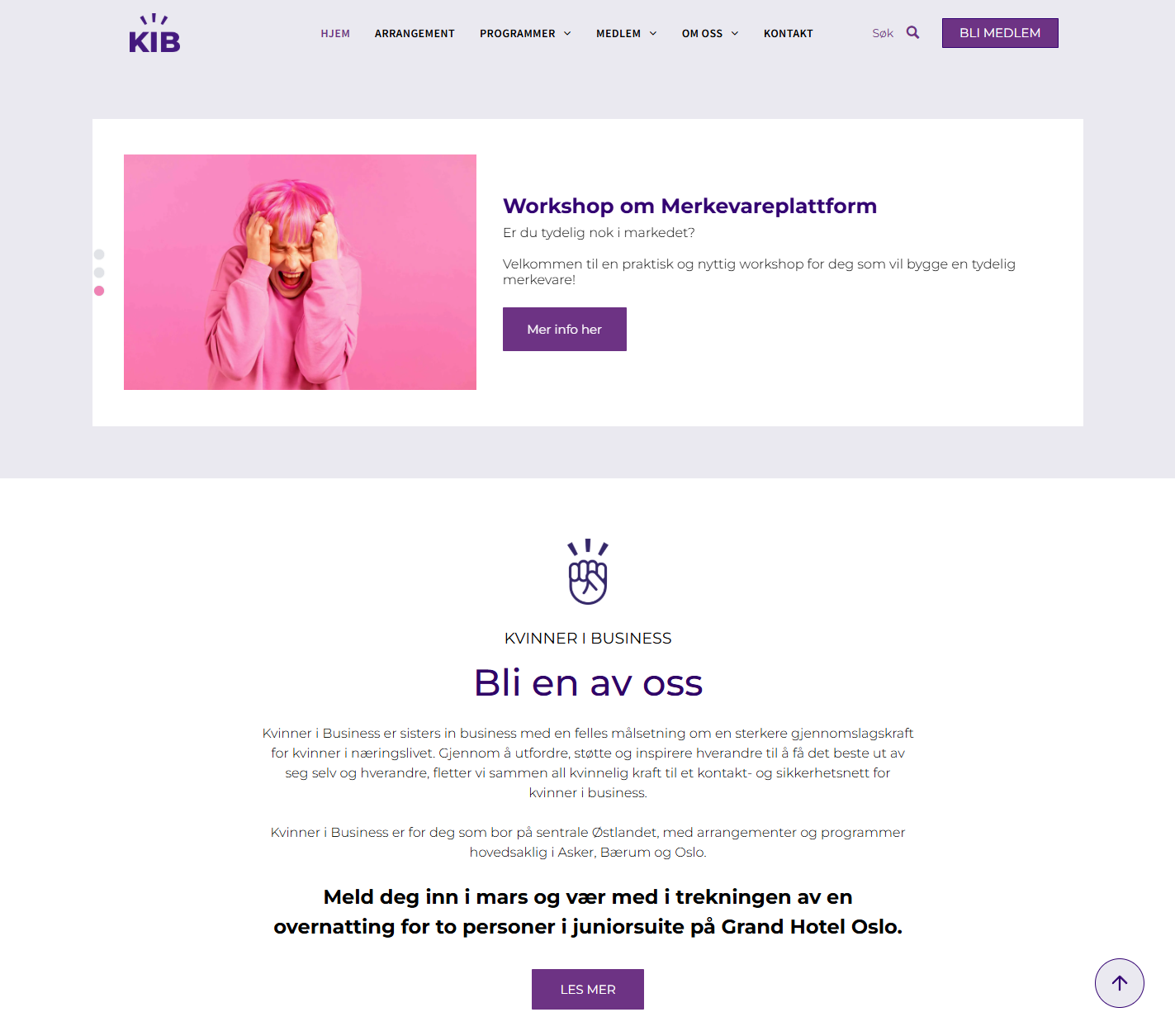 Hjemmeside for et rosa-tema merkevarenettsted med et hovedbanner, en handlingsfremmende knapp og en «Bli en av oss»-seksjon