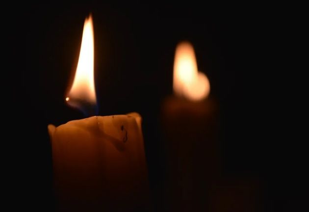 Memorial candle honoring cremation services in Burbank, IL with peaceful remembrance setting.