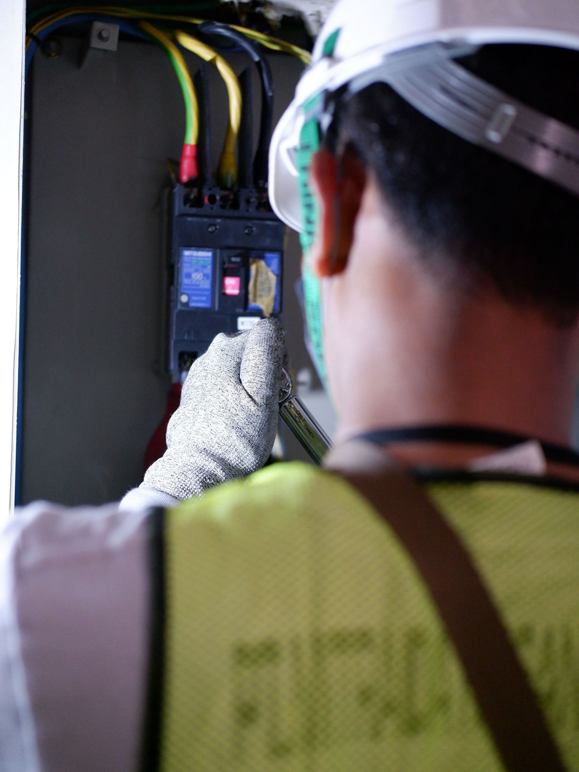 Vine Electric Inc. provides Breaker & Disconnect Electrical Repairs