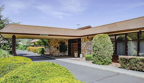 Exterior view of 
Parent-Sorensen Mortuary in Petaluma, CA