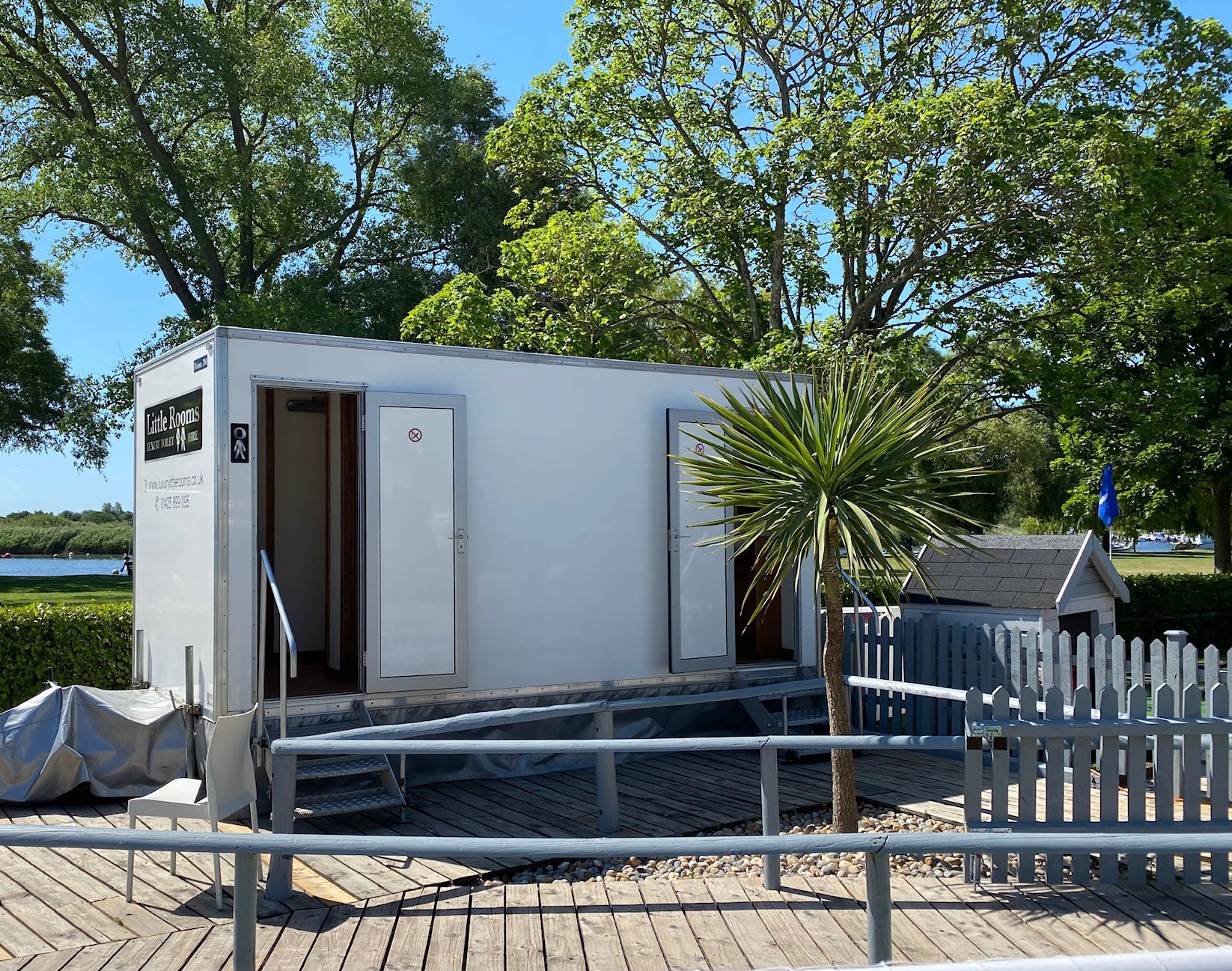 Luxury Toilet Hire Covering the South of England Luxury Little Rooms