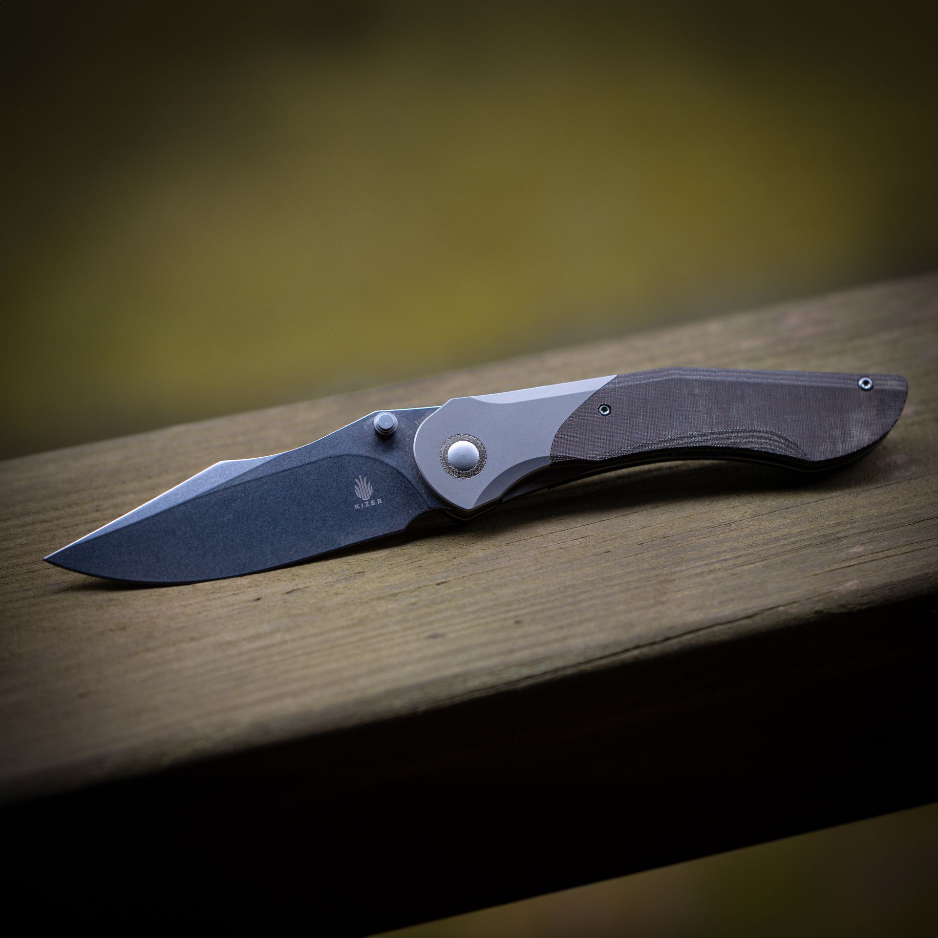 Kizer Comet being held in open position