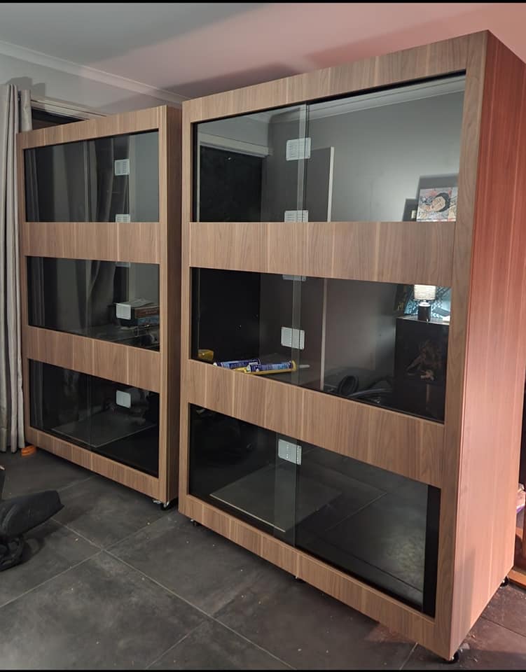 Snake Enclosures - tub vs enclosure