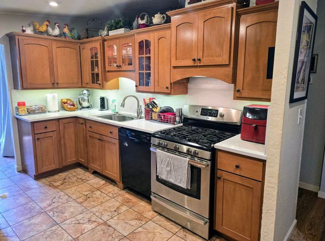 Traditional Kitchen Remodel by Heartland Granite — Project 2 project photo