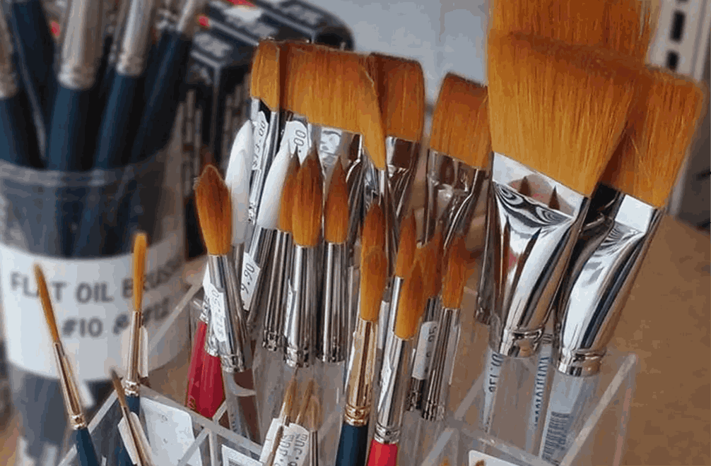 Different kinds of paint brush