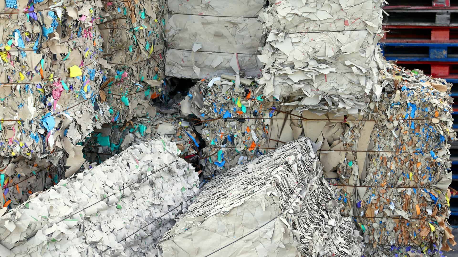 Pacas de chatarra de papel y cartón