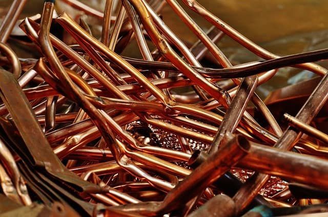 Tubos de metal reciclado