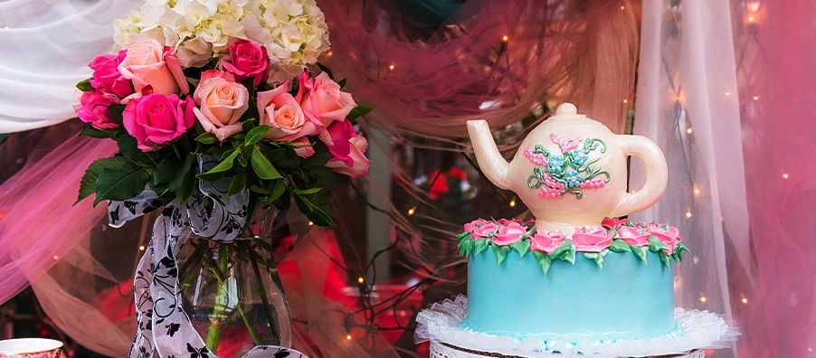 Tea pot alice in wonderland cake