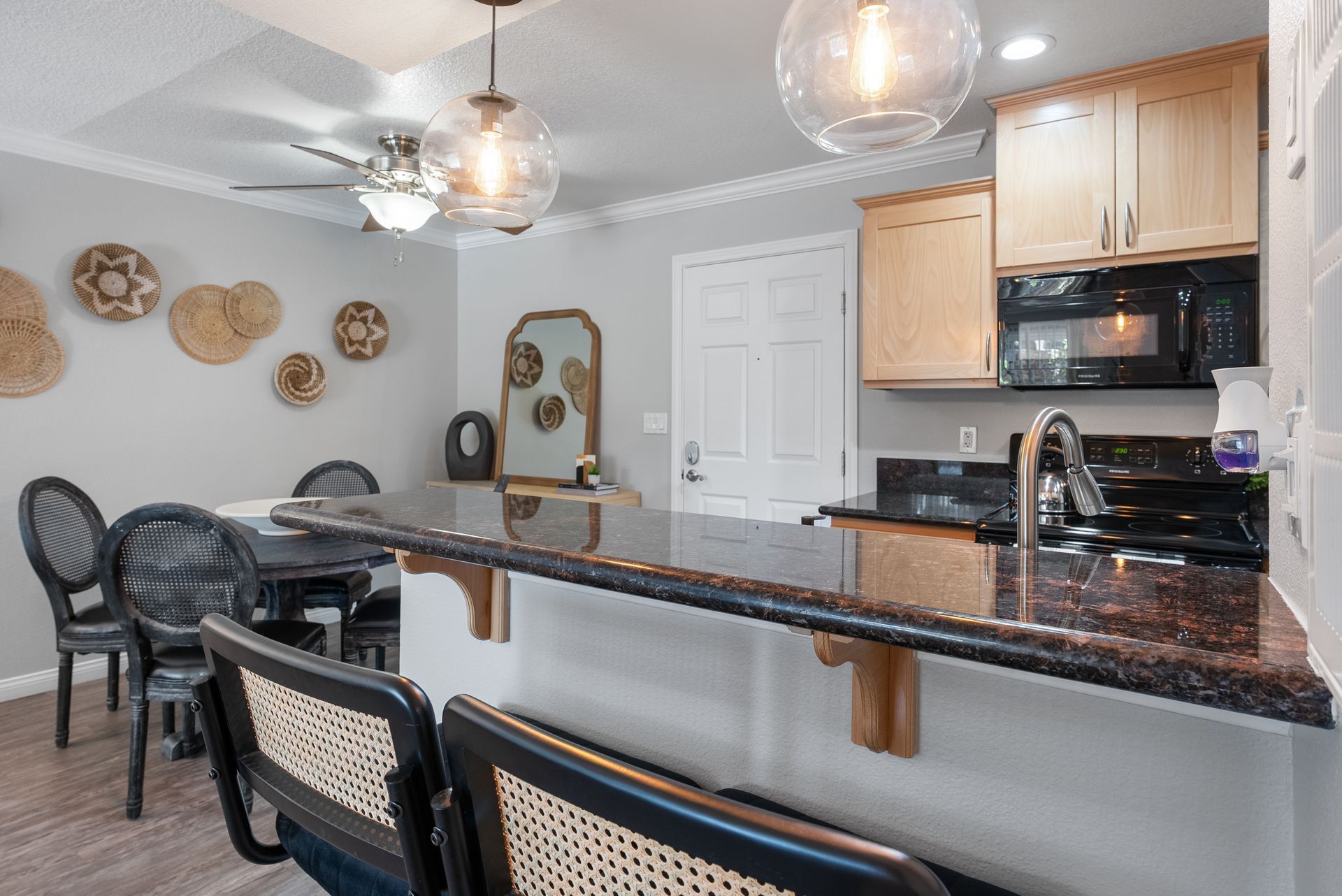 Kitchen island counter