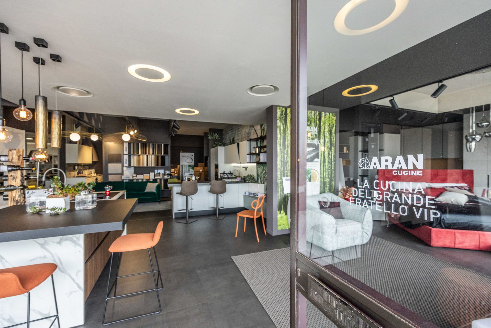 SHOWROOM