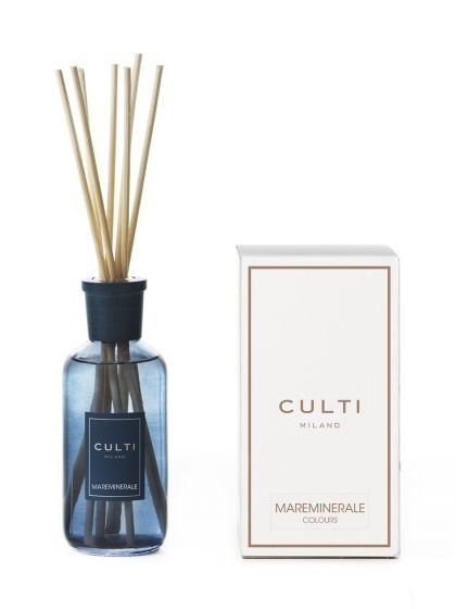 Diffusore a bastoncini in vetro blu di Culti Milano, fragranza