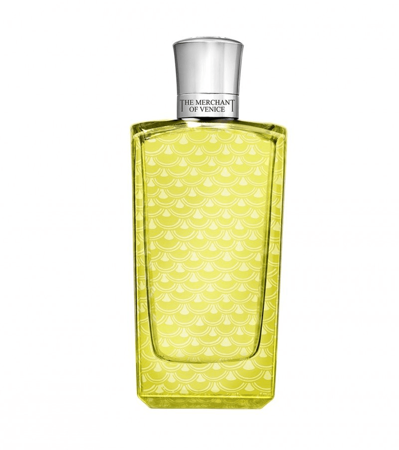 Flacone di profumo rettangolare con tappo argentato e corpo in vetro giallo pallido decorato con un motivo bianco ripetuto.
