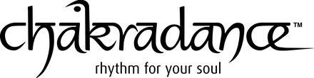 Et sort/hvidt logo for et firma kaldet chakradance rytme for din sjæl.