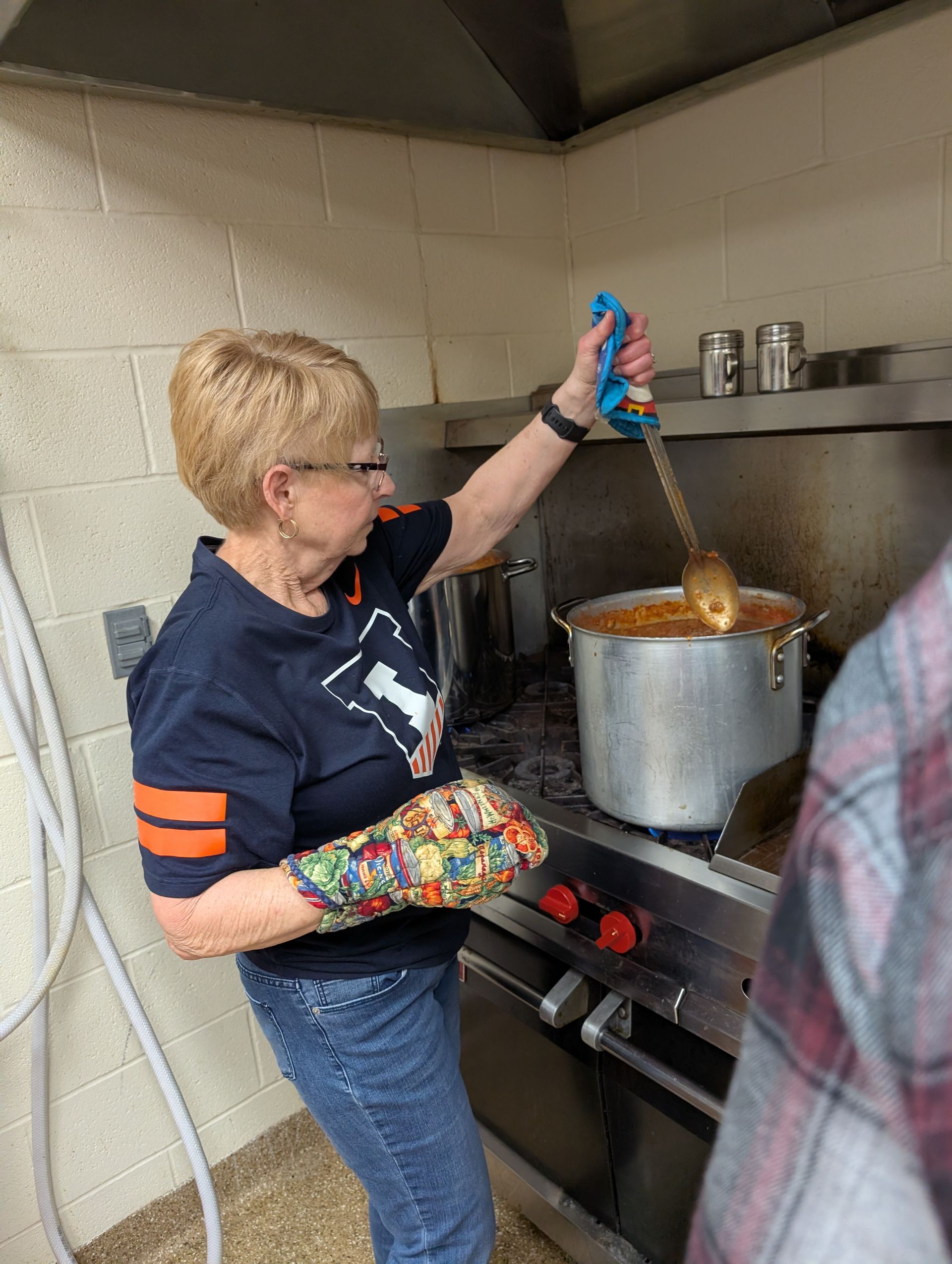 Super Bowl Chili cooking