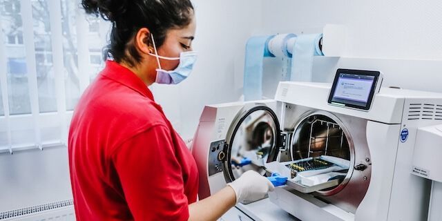 Für Ihre Sicherheit: Sterilisierte Behandlungsinstrumente Für Ihre Sicherheit: Sterilisierte Behandlungsinstrumente