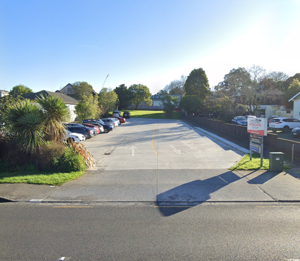 A parking lot with a lot of cars parked in it