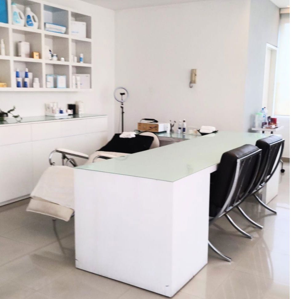 DORA ISPER STUDIO - Maquillaje