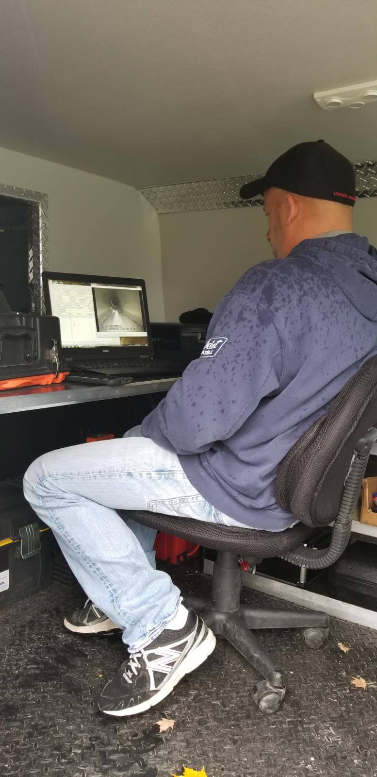 Project Control Engineering Engineer at work in a tunnel with a camera.