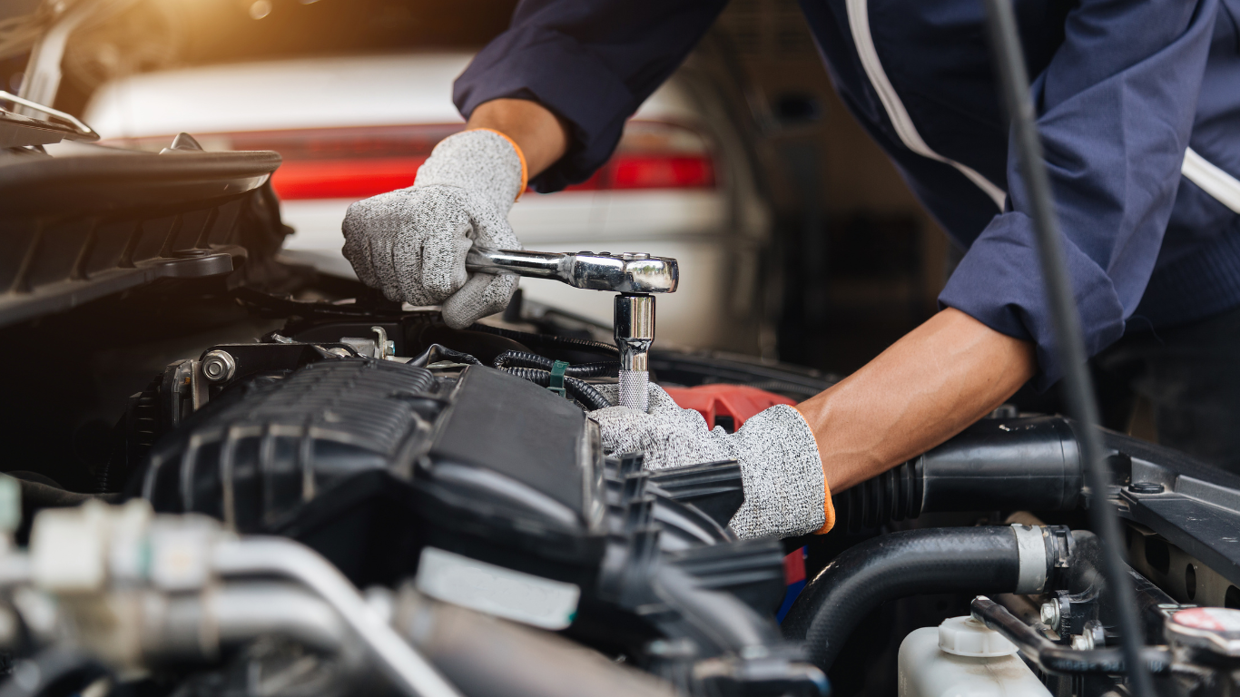 mechanic doing repairs in Lakeland FL
