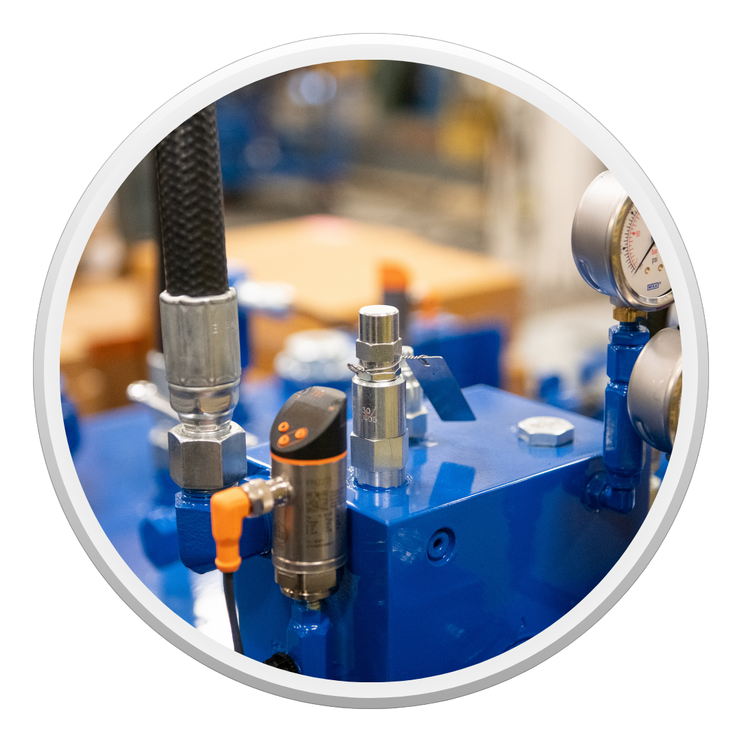 A close up of a hydraulic pump with a hose attached to it.