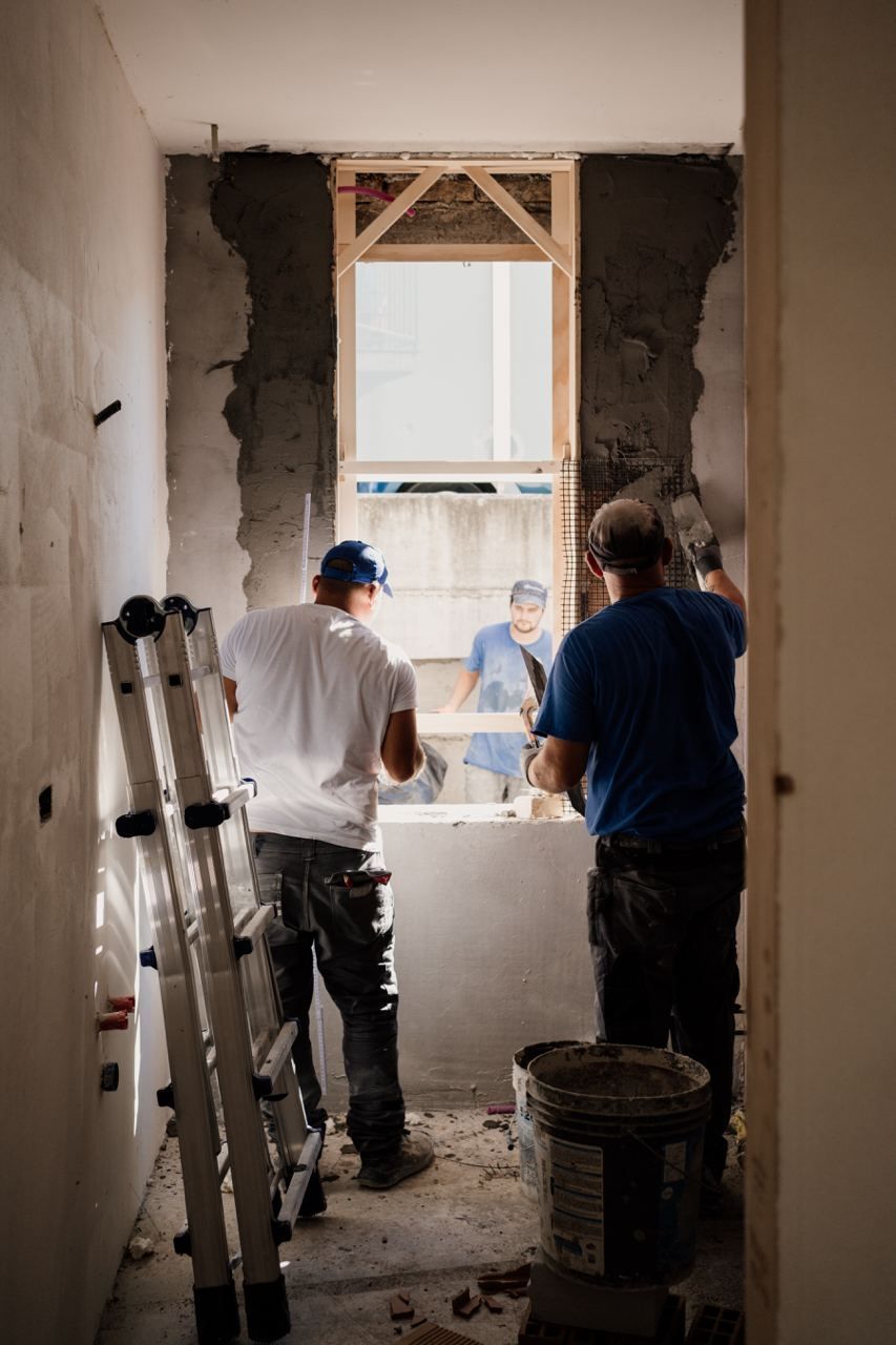 uomini al lavoro 
