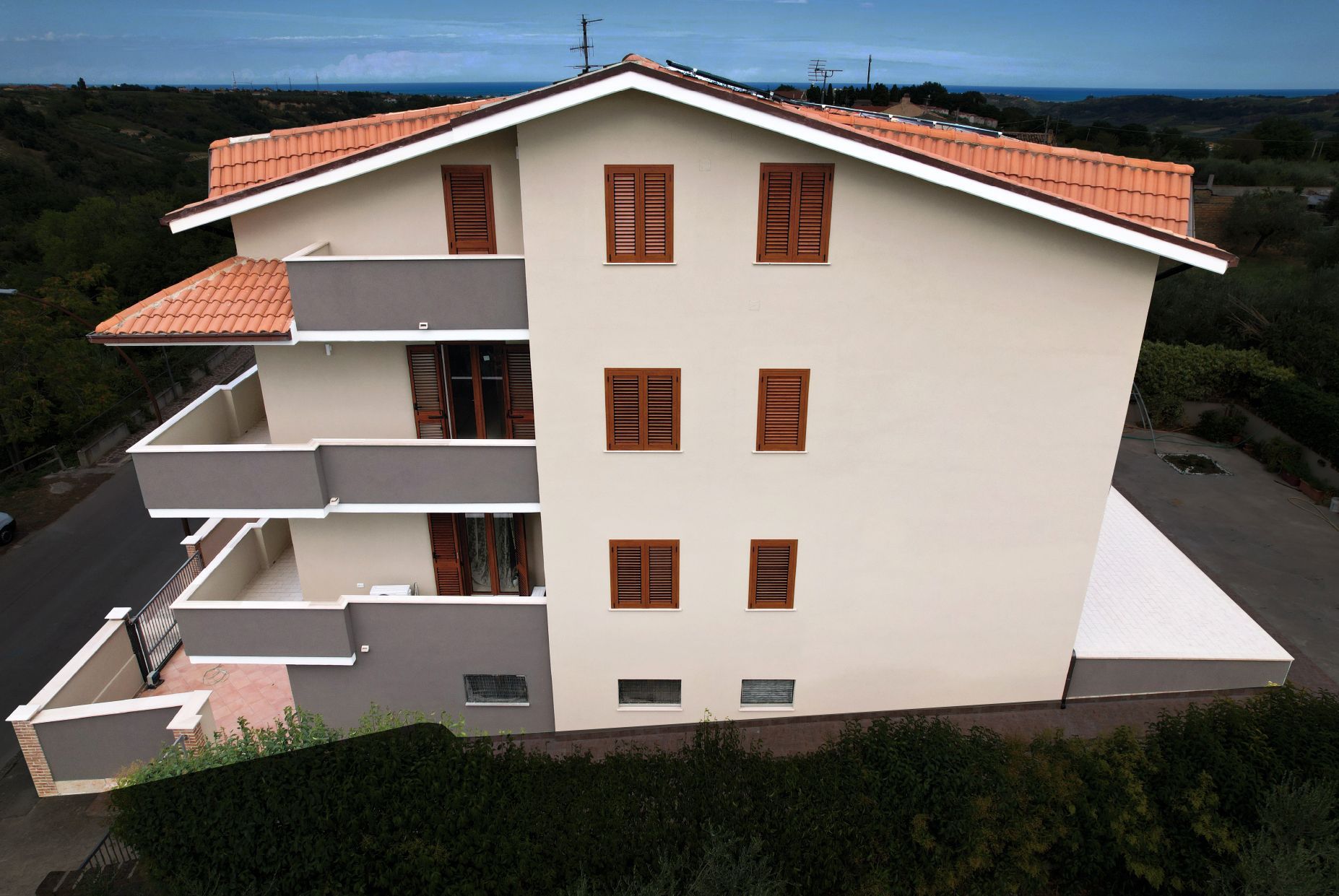 condominio beige