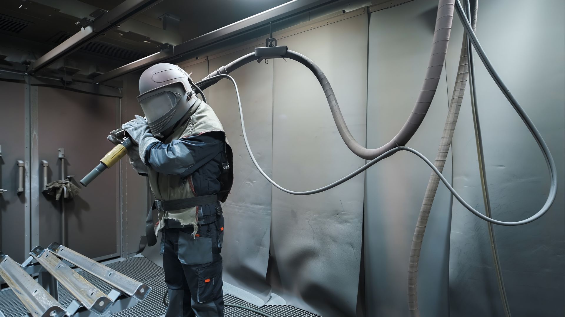 The sandblaster is sending to steel material.